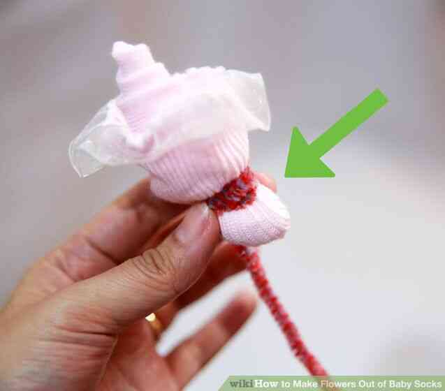 Image intitulée Faire des Fleurs de Chaussettes de Bébé Étape 7